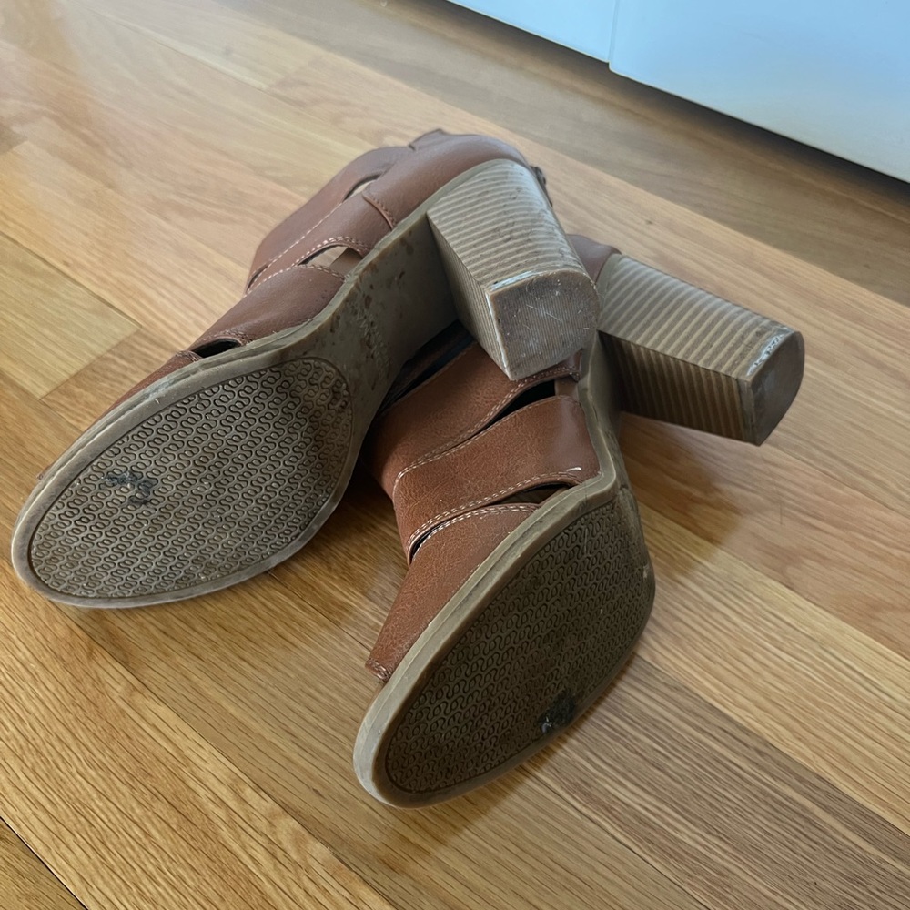 Heels - Picture 2 of 2